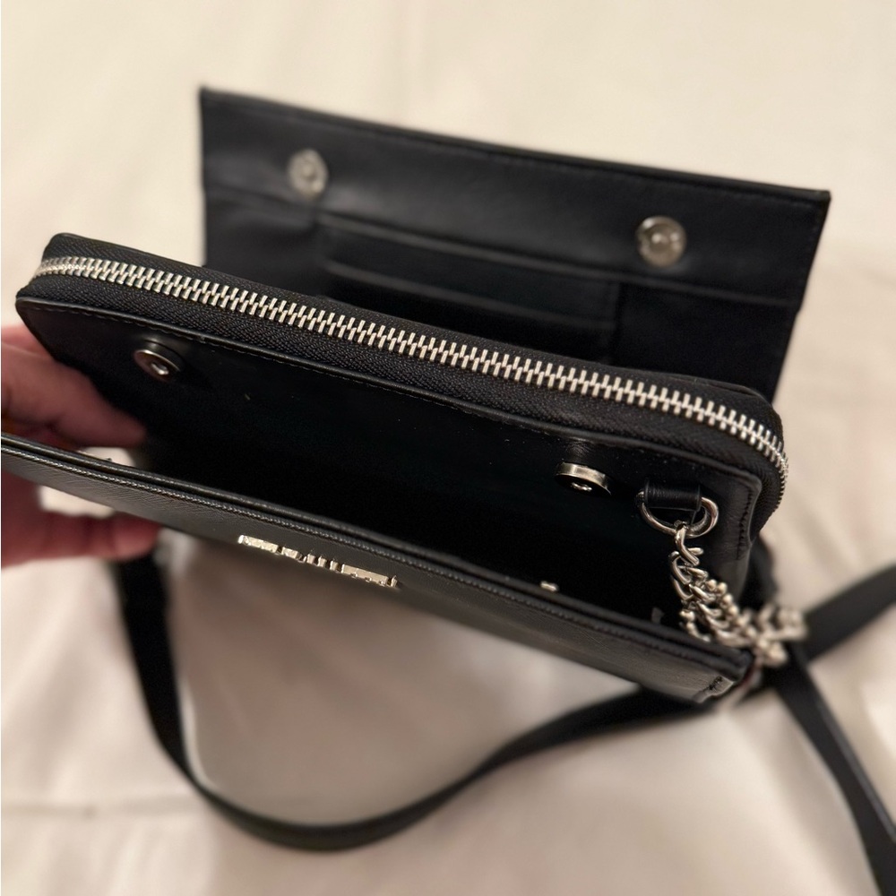 Steve Madden Elegant Black Crossbody Bag - Picture 2 of 3